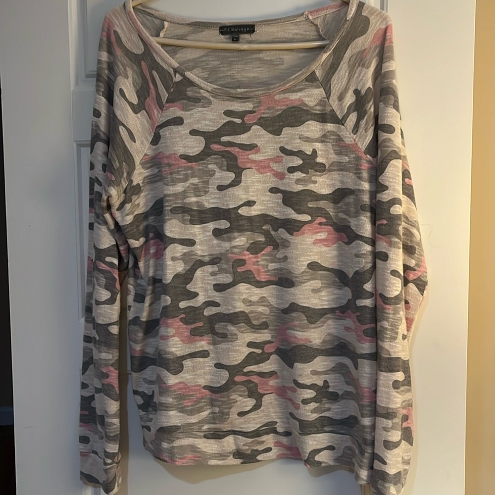 PJ Salvage Pink/Tan/ Olive Camo Print Top (Large)